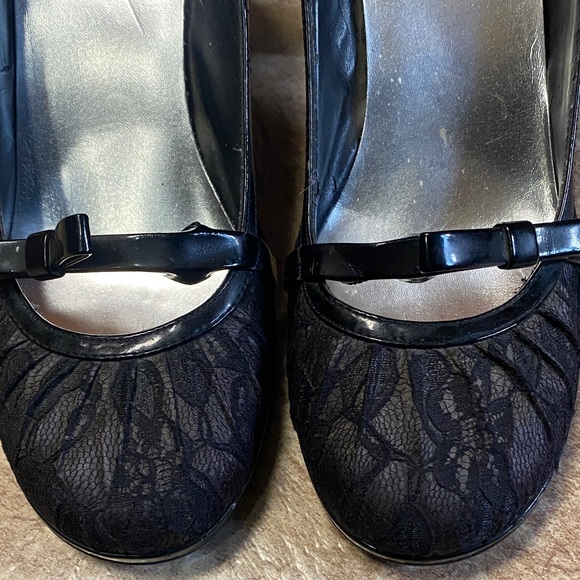 Black Lace Mary Jane Heels with Patent Bow Size 10 Medium Academia - Picture 4 of 10